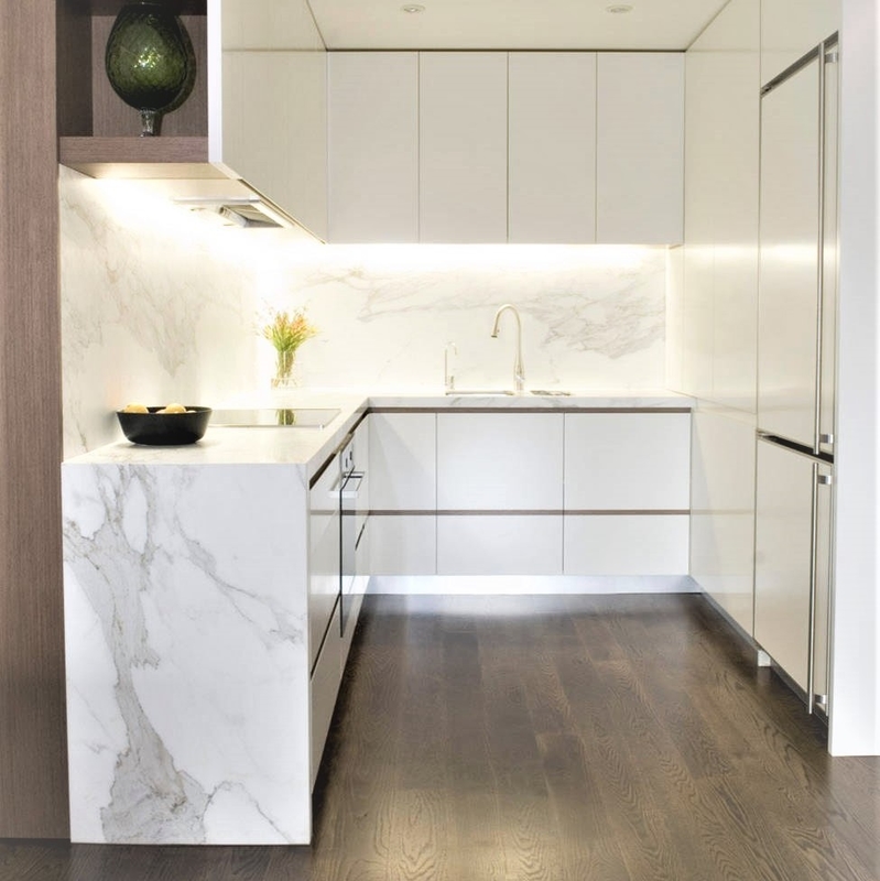 Il nuovo professionista progetta il produttore bianco moderno su ordine delle porte dell'armadio da cucina della melammina degli armadi da cucina
