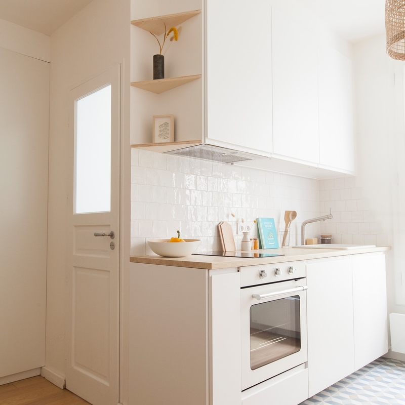 Il nuovo professionista progetta il produttore bianco moderno su ordine delle porte dell'armadio da cucina della melammina degli armadi da cucina
