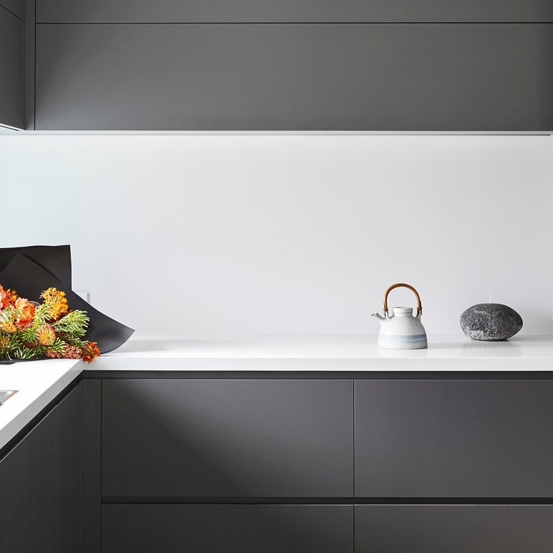 L'armadio da cucina di lusso su ordinazione della melammina ha messo l'armadio da cucina moderno del nero del centro di HMR