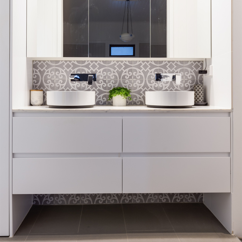 Supporto minimalista della parete di Matte White Flat Panel Melamine dello specchio delle unità di vanità del bagno