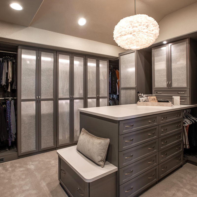 Grey Black Solid Wood Walk classico montato nell'organizzatore Wardrobe Box Shelf del gabinetto