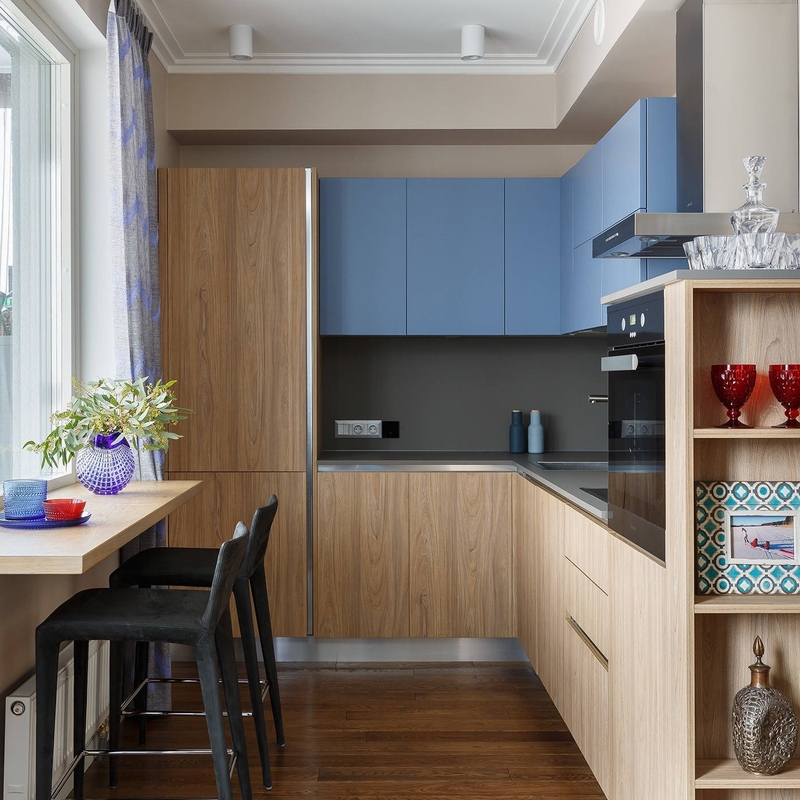 Cucina libera della maniglia della lacca dell'armadio da cucina di legno di colore blu del grano messa con il controsoffitto