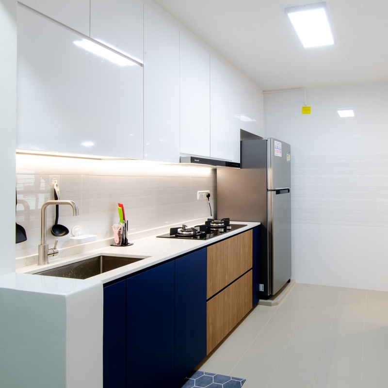 Struttura di legno modulare dell'alta di lucentezza della lacca dell'armadio da cucina piccola dei blu navy casa bianca moderna di stoccaggio