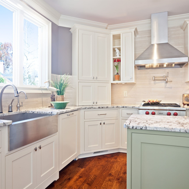 Mobile da cucina in stile shaker bianco e verde per mobili da villa in legno massello RTA con ripiano