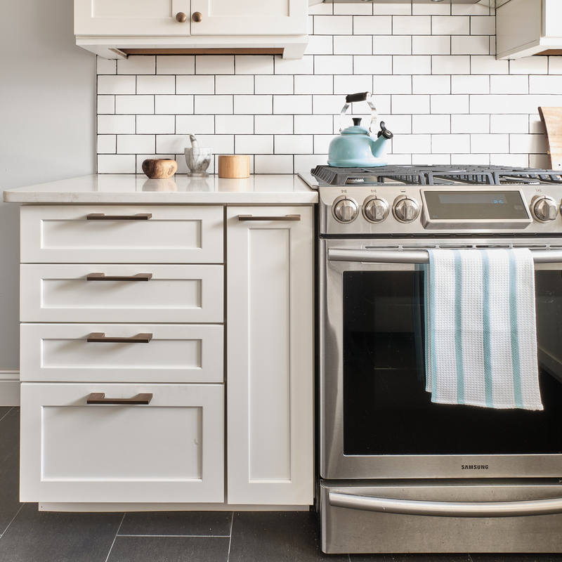High End White Shaker Piccoli mobili da cucina a forma di U Mini cucina in legno massello