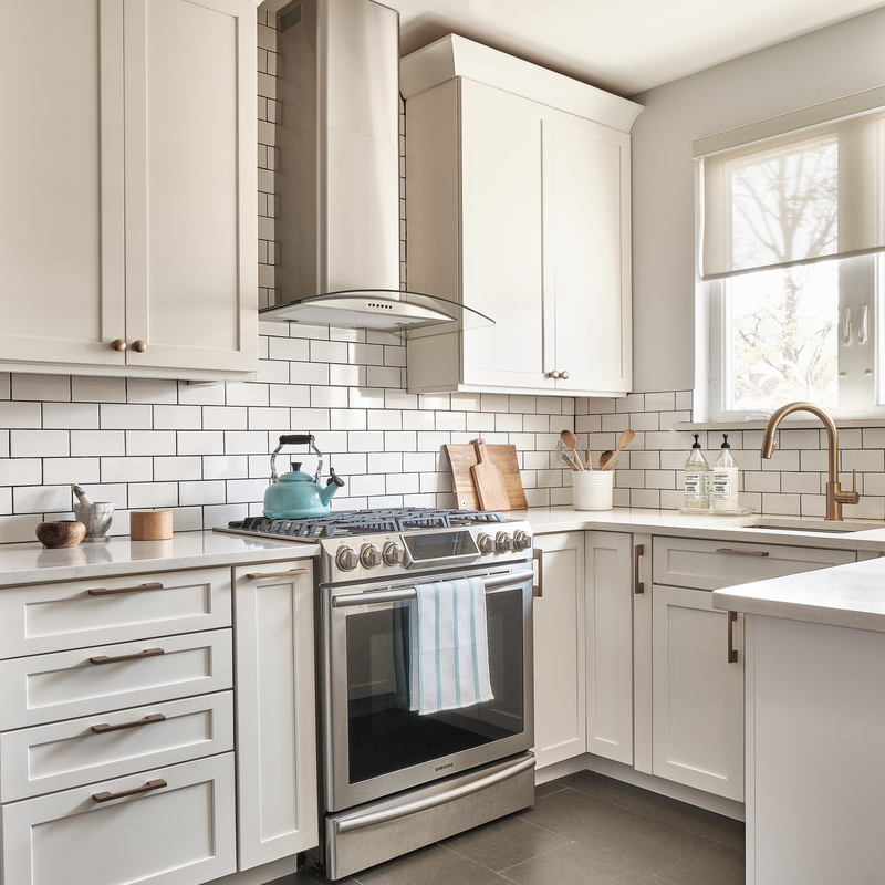 High End White Shaker Piccoli mobili da cucina a forma di U Mini cucina in legno massello