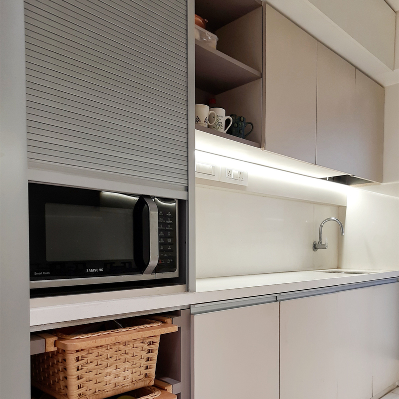 Set di unità da cucina laccate lucide bianco e grigio piccola cucina senza maniglie per la casa
