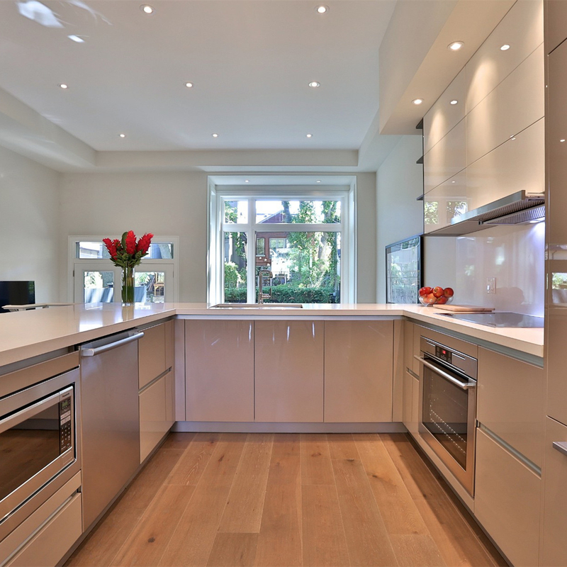 U modella l'alto bianco di lucentezza e l'armadio da cucina d'attaccatura di Grey Lacquer Kitchen Furniture Wall con progettazione Handless