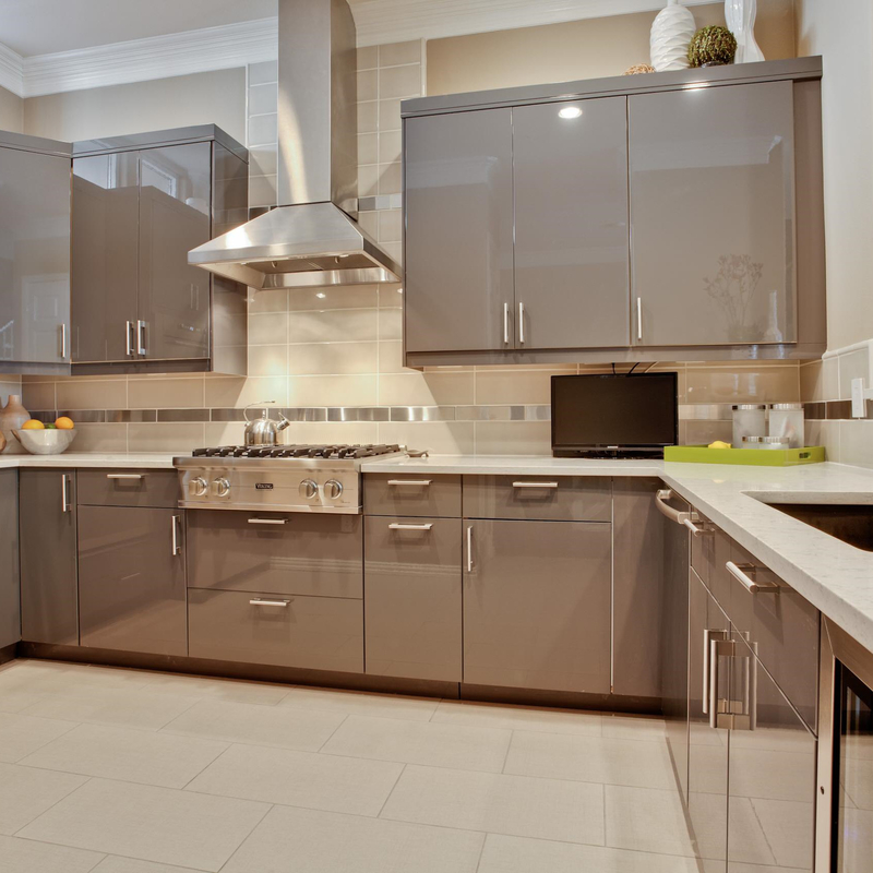 U modella gli armadi da cucina scuri di Grey Lacquer Electric Touch Open di alta lucentezza per la villa