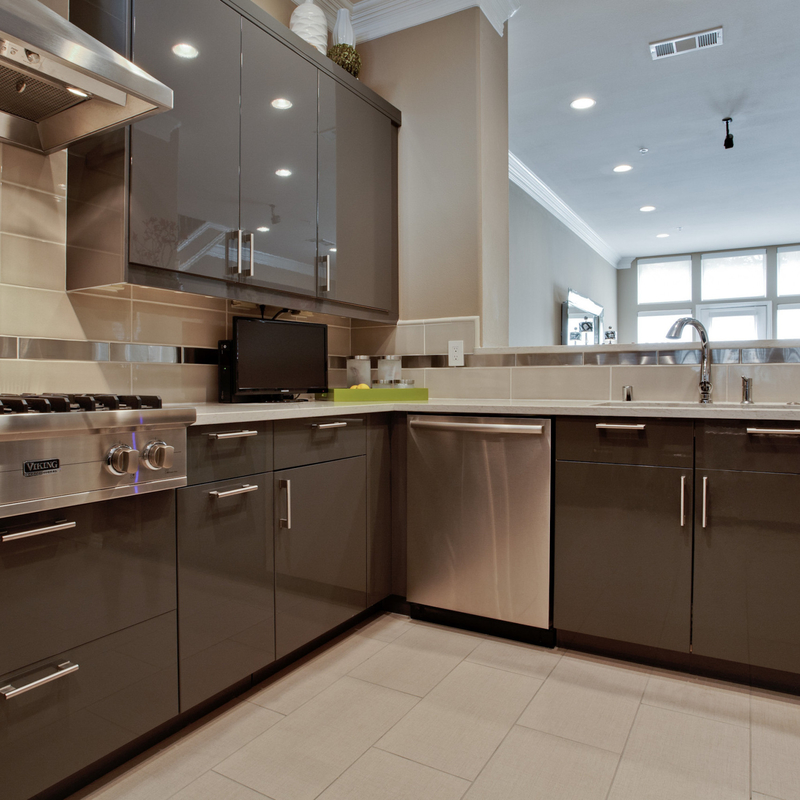 U modella gli armadi da cucina scuri di Grey Lacquer Electric Touch Open di alta lucentezza per la villa