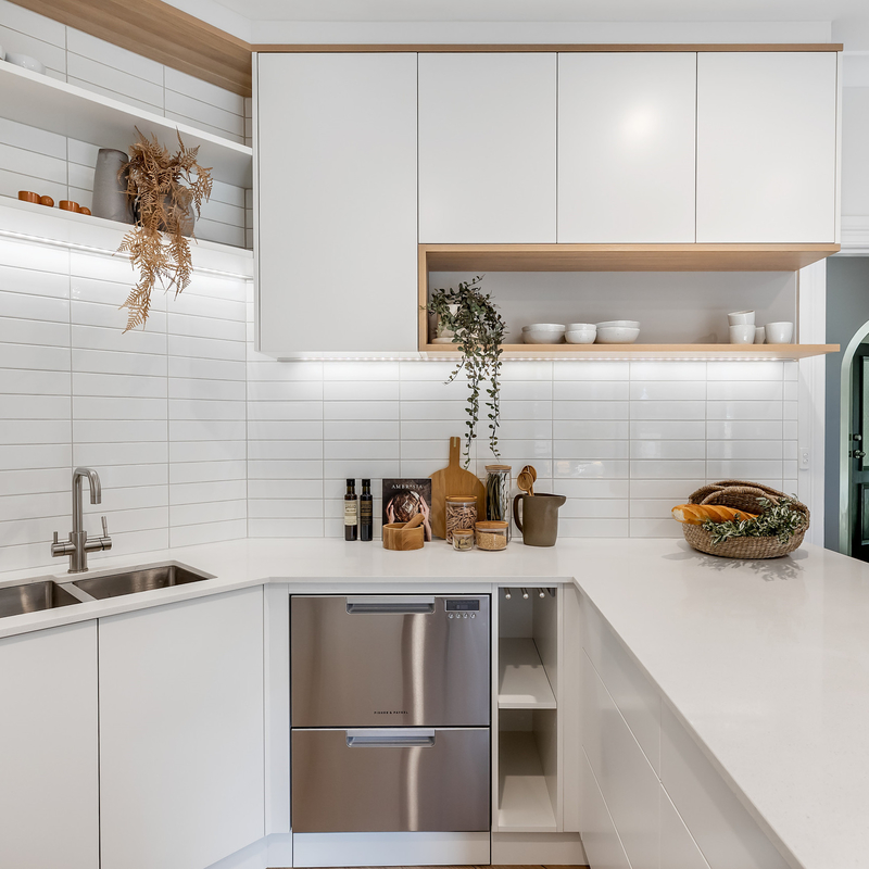 U modella gli armadi da cucina di Matte White Melamine Small Modular con progettazione Handless per l'appartamento