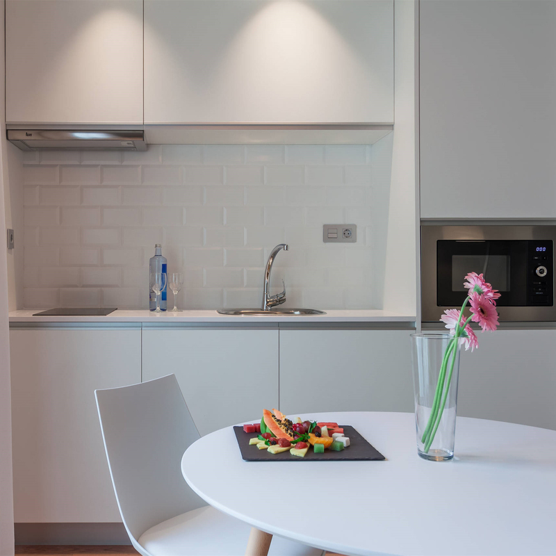 L'armadietto Ghana della cucina di miglioramento domestico lacca la progettazione del Governo di Matt Mini Small Wooden Kitchen Hanging